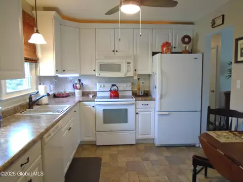 114 Chiswell Rd, Schenectady, NY 12304 photo 22