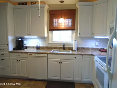 114 Chiswell Rd, Schenectady, NY 12304 photo 23