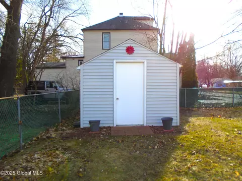 114 Chiswell Rd, Schenectady, NY 12304 photo 6