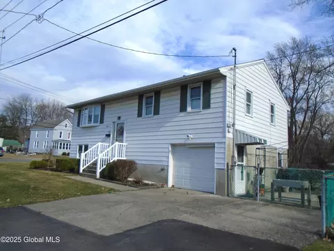 114 Chiswell Rd, Schenectady, NY 12304 photo 3