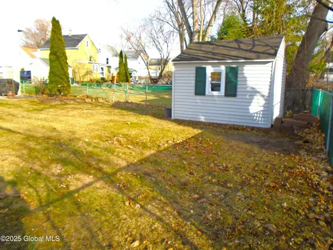 114 Chiswell Rd, Schenectady, NY 12304 photo 7