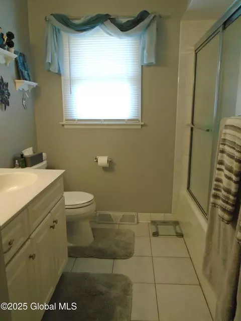 114 Chiswell Rd, Schenectady, NY 12304 photo 28