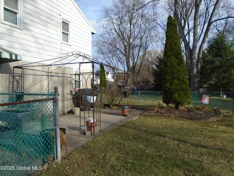 114 Chiswell Rd, Schenectady, NY 12304 photo 12