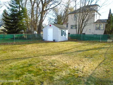 114 Chiswell Rd, Schenectady, NY 12304 photo 10