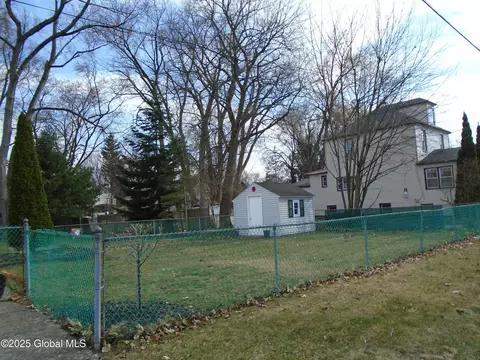 114 Chiswell Rd, Schenectady, NY 12304 photo 4
