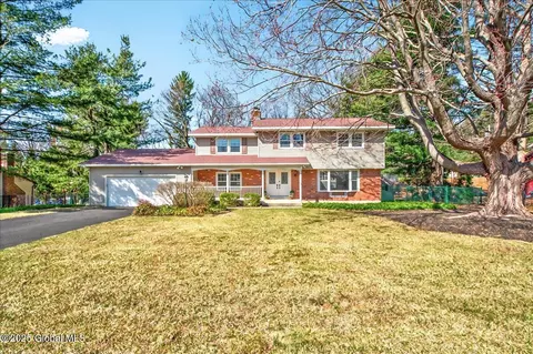 10 Laurel Dr, Loudonville, NY 12211