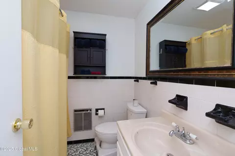 Bath - 16 Maxwell Dr, Troy, NY 12180 photo 1 of 2