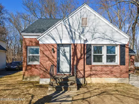 27 Crescent Dr, Albany, NY 12208