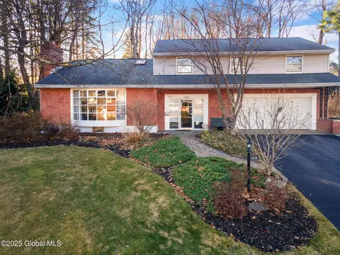 1349 Stanley Ln, Niskayuna, NY 12309