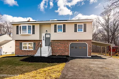 40 Willis Ave, Ravena, NY 12143