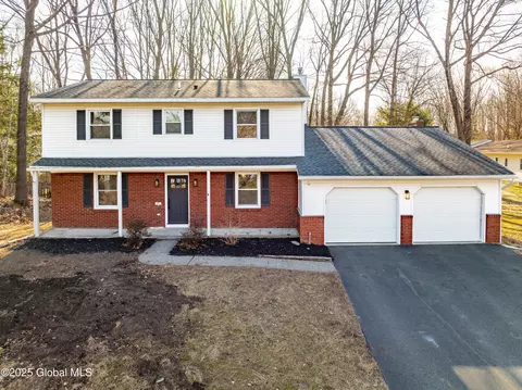 21 Firestone Ln, Clifton Park, NY 12065