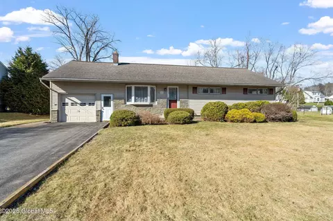 44 Beechwood Dr, Ballston Lake, NY 12019