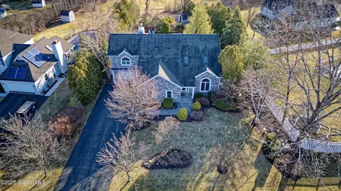 4 Groot Dr, Altamont, NY 12009
