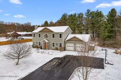 111 Boulderwood Dr, Queensbury, NY 12804