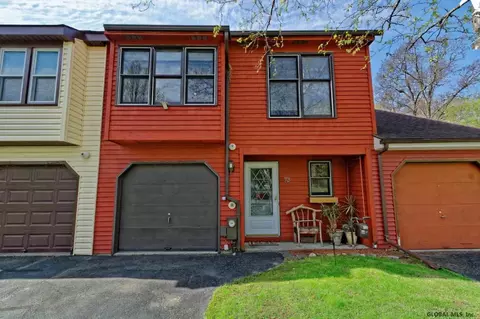 73 Westchester Dr, Clifton Park, NY 12065