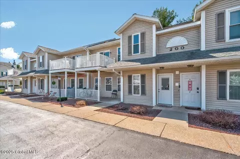 206 Cambridge Manor Dr, Scotia, NY 12302