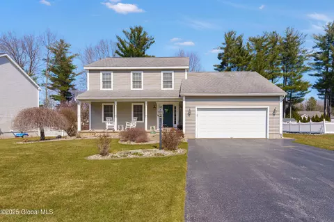 81 Cindy Crest Dr, Rotterdam, NY 12306