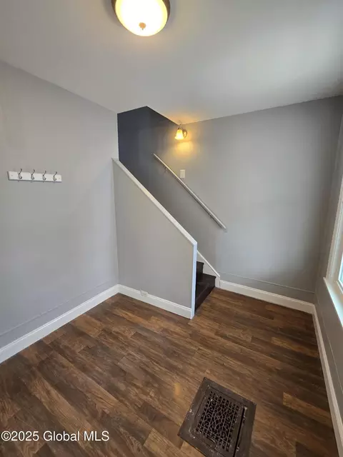 722 Mason St, Schenectady, NY 12308 photo 3