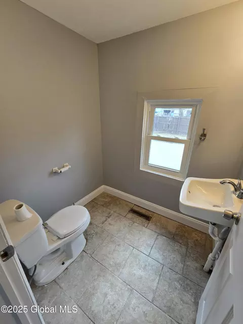 722 Mason St, Schenectady, NY 12308 photo 11