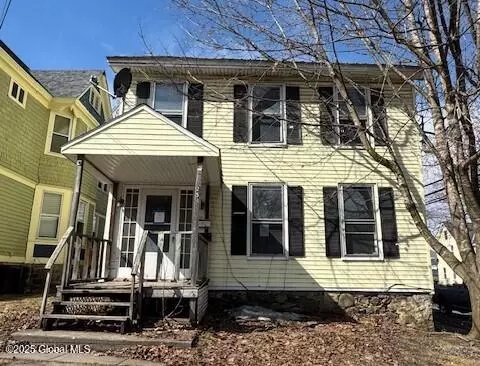 25 N Perry St, Johnstown, NY 12095