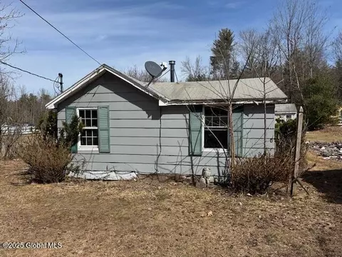 141 Wendell Ave, Broadalbin, NY 12025