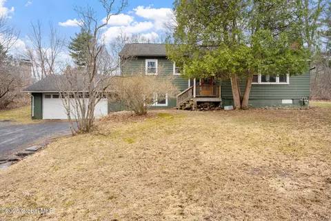 139 Swift Rd, Voorheesville, NY 12186
