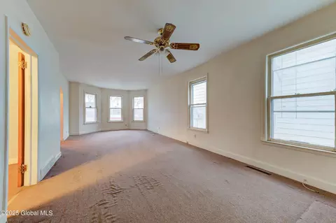 127 Mcclellan St, Schenectady, NY 12304 photo 5