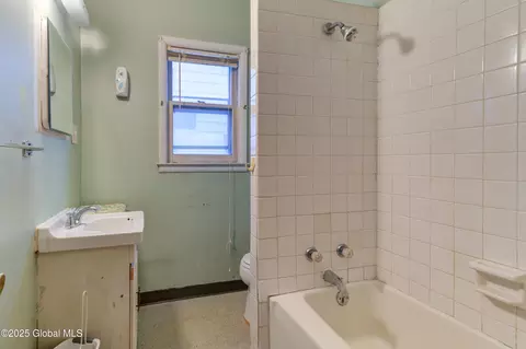 127 Mcclellan St, Schenectady, NY 12304 photo 8