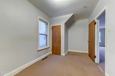 127 Mcclellan St, Schenectady, NY 12304 photo 7