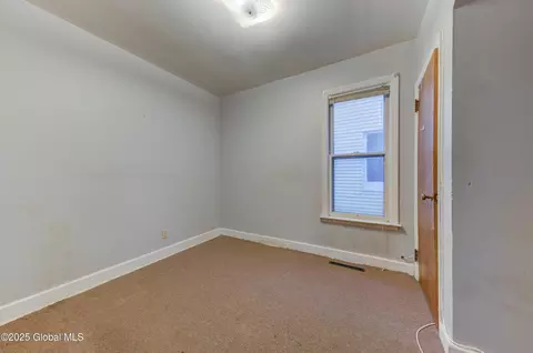 127 Mcclellan St, Schenectady, NY 12304 photo 6