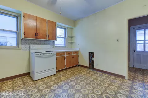 127 Mcclellan St, Schenectady, NY 12304 photo 22