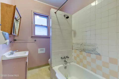 127 Mcclellan St, Schenectady, NY 12304 photo 23
