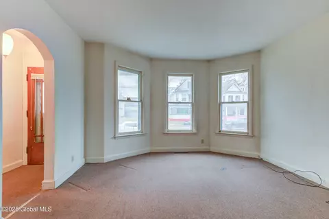 127 Mcclellan St, Schenectady, NY 12304 photo 4