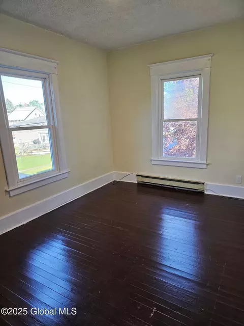 7 Buchanan St, Schenectady, NY 12304 photo 4
