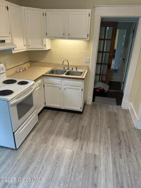 7 Buchanan St, Schenectady, NY 12304 photo 5