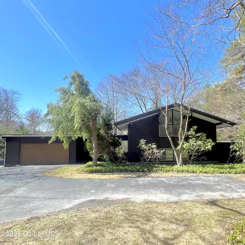 13 Oxford Rd, Troy, NY 12180