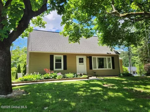 9 Elliot Ave, East Greenbush, NY 12061