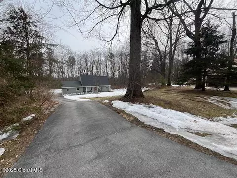 24 Northwood Dr, Malta, NY 12020