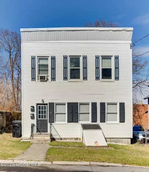 136 11th St, Troy, NY 12180