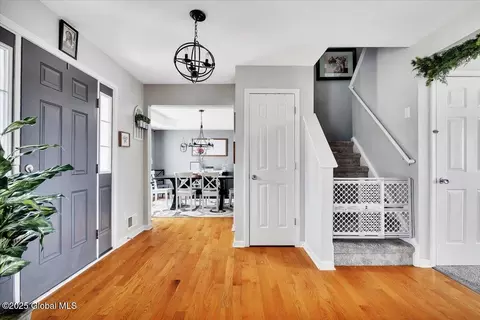 Entry Way - 19 Sandy Ln, Selkirk, NY 12158 photo 4 of 7