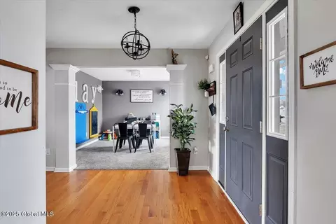 Entry Way - 19 Sandy Ln, Selkirk, NY 12158 photo 2 of 7