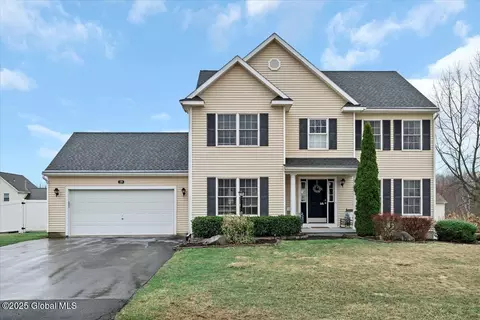 19 Sandy Ln, Selkirk, NY 12158