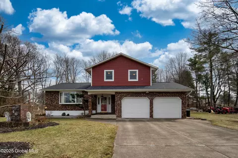 46 Wiltshire Way, Niskayuna, NY 12309