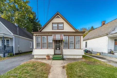 1060 Cutler St, Schenectady, NY 12303