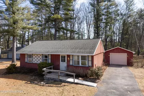 18 Hathorn Blvd, Saratoga Springs, NY 12866