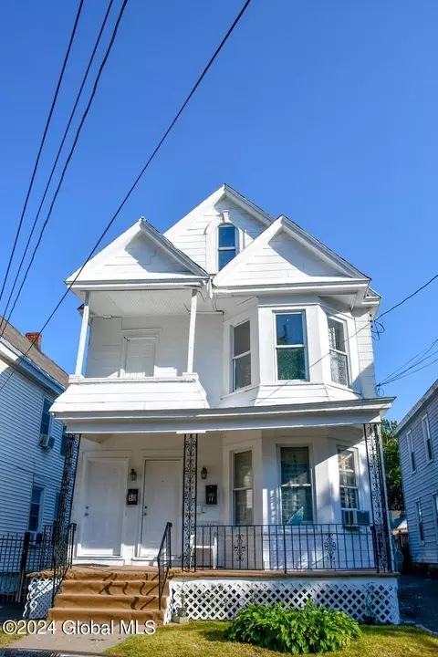 48 Elm St, Schenectady, NY 12304