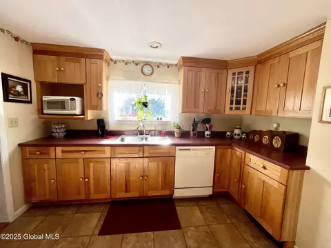 Kitchen - 406 Caverns Rd, Howes Cave, NY 12092 photo 4 of 6