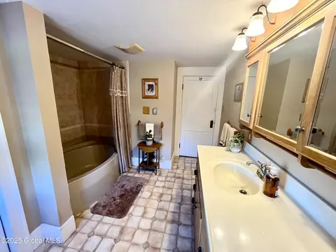 Bath - 406 Caverns Rd, Howes Cave, NY 12092 photo 4 of 5