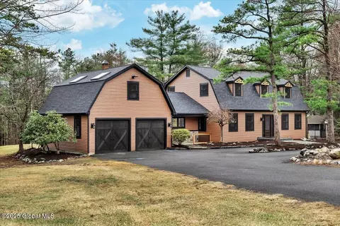 4 Pine Dr S, Nassau, NY 12123