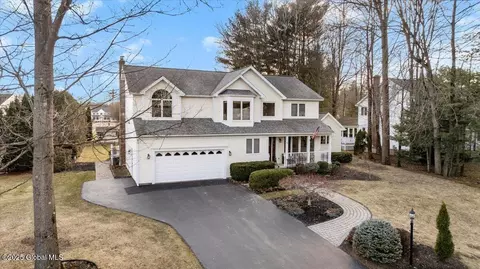 49 Deer Run Holw, Clifton Park, NY 12065